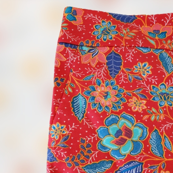 LOFT floral mid rise tailored shorts, 43", red - Picture 5 of 11